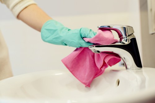 Deep cleaning work carried out by cleaners in Roehampton