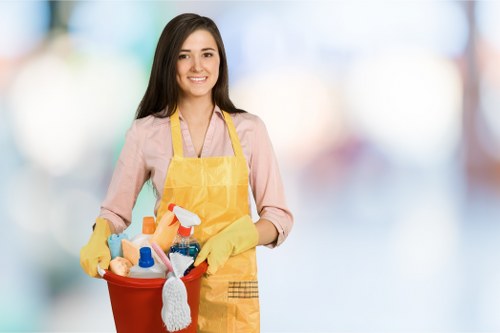 End of tenancy cleaner in Roehampton working in kitchen
